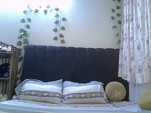 Midnight-tease online show from 10-28-25, 09:17