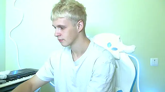 Snapshot of _Timmy_Boy_ chatting on 10-04-25, 10:24  Timmy Boy  online show from 10-04-25, 10:24