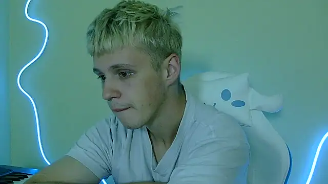 Snapshot of _Timmy_Boy_ chatting on 10-07-25, 11:57  Timmy Boy  online show from 10-07-25, 11:57