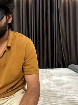 vickyandtania online show from 12-19-25, 03:52