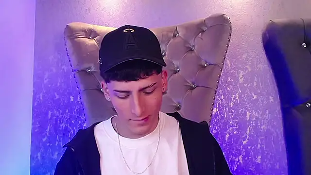 MateoMitchell online show from 10-22-25, 04:57