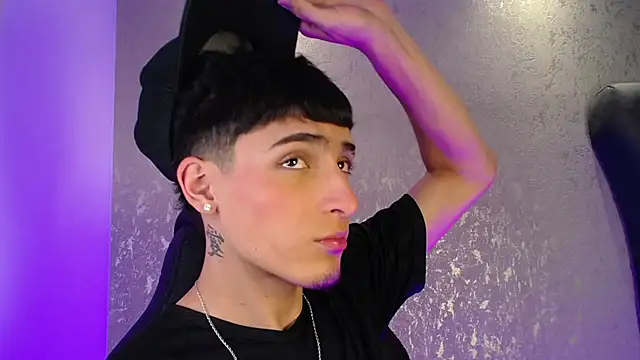 MateoMitchell online show from 11-26-25, 04:46