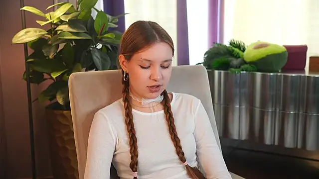 Snapshot of MarindaRuud chatting on 10-06-25, 11:18 MarindaRuud online show from 10-06-25, 11:18