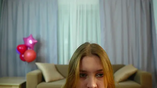 Snapshot of MarindaRuud chatting on 11-30-25, 01:15 MarindaRuud online show from 11-30-25, 01:15