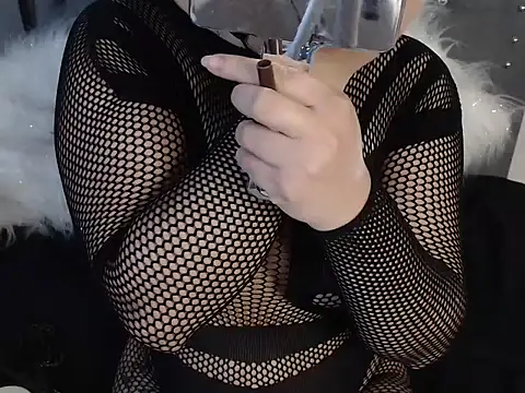 Snapshot of NamyMiller chatting on 10-23-25, 03:22 NamyMiller online show from 10-23-25, 03:22