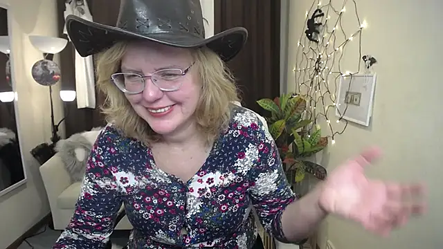 VestaWoody online show from 10-27-25, 07:01