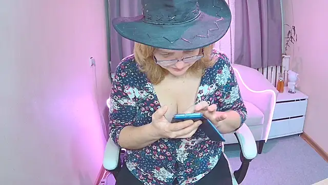 VestaWoody online show from 11-24-25, 07:19