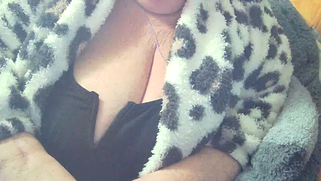 Playful MILF Demi online show from 12-16-25, 07:52