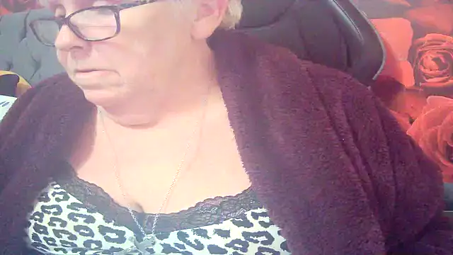 Playful MILF Demi online show from 02-27-26, 11:49