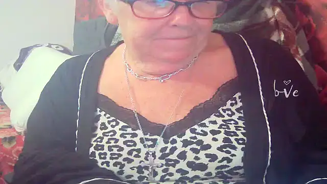 Playful MILF Demi online show from 05-14-26, 11:00