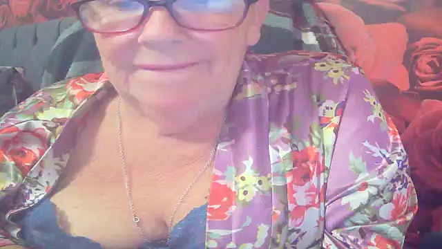 Playful MILF Demi online show from 06-14-26, 06:43