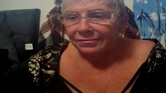 Playful MILF Demi online show from 06-25-26, 07:18