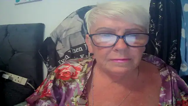 Playful MILF Demi online show from 07-08-26, 06:12