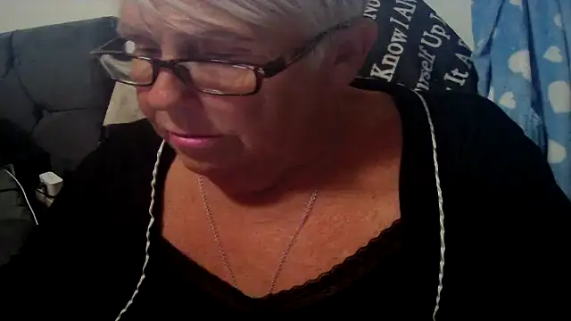 Playful MILF Demi online show from 07-18-26, 08:23