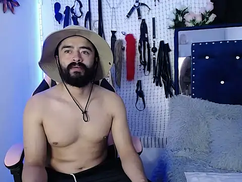 Aron and Queen Annie online show from 11-15-25, 01:25