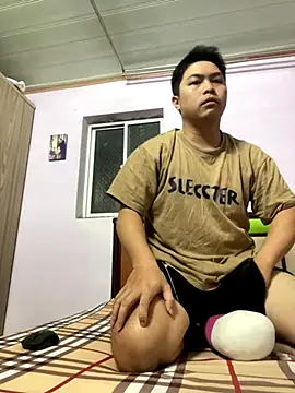 Snapshot of Zynzel chatting on 10-12-25, 12:15 Zynzel online show from 10-12-25, 12:15