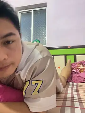 Snapshot of Zynzel chatting on 11-04-25, 10:25 Zynzel online show from 11-04-25, 10:25