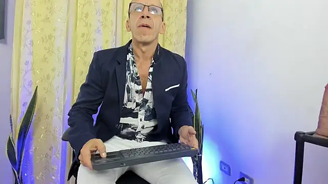  axelking  online show from 05-08-26, 11:37
