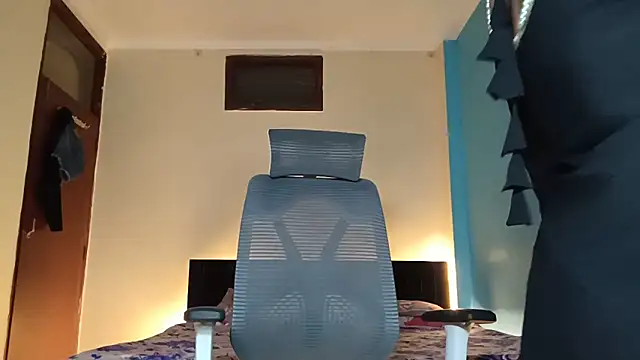 horny milf couple online show from 06-05-26, 07:30