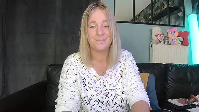 Delichieuse5 online show from 09-18-25, 07:27