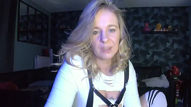 Delichieuse5 online show from 02-10-26, 08:35