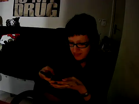 Snapshot of gothgf chatting on 11-12-25, 03:07 gothgf online show from 11-12-25, 03:07