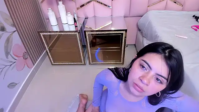 Laia 18 online show from 11-30-25, 12:36