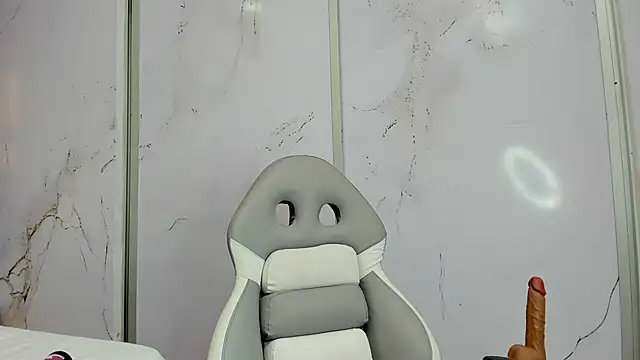 Laia 18 online show from 12-01-25, 11:43