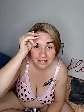 Snapshot of LaceyWestxx chatting on 10-27-25, 05:50 LaceyWestxx online show from 10-27-25, 05:50