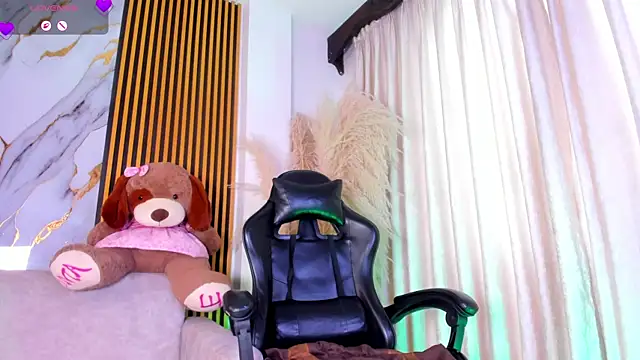 alejagarcia  online show from 07-11-26, 08:00