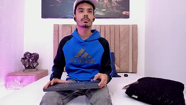 Timothe Evans online show from 12-21-25, 04:19