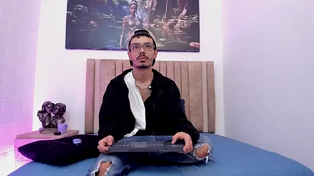 Timothe Evans online show from 12-23-25, 04:10