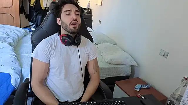 Al3xox02 online show from 04-05-26, 12:13