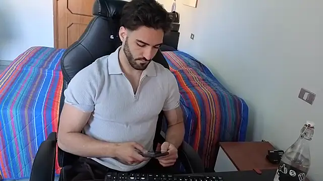 Al3xox02 online show from 04-11-26, 11:58