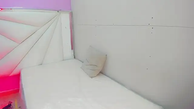 Snapshot of cielooo_ chatting on 12-14-25, 08:57 cielooo online show from 12-14-25, 08:57