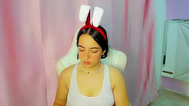 Snapshot of cielooo_ chatting on 12-16-25, 08:25 cielooo online show from 12-16-25, 08:25