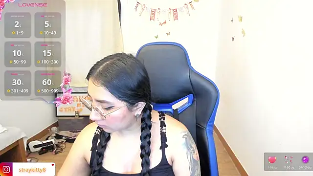 Snapshot of LoveLyy- chatting on 06-29-26, 05:35 LoveLyy- online show from 06-29-26, 05:35