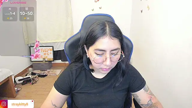 Snapshot of LoveLyy- chatting on 07-07-26, 01:08 LoveLyy- online show from 07-07-26, 01:08