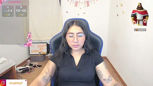Snapshot of LoveLyy- chatting on 07-15-26, 12:27 LoveLyy- online show from 07-15-26, 12:27