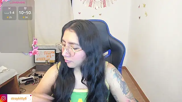 Snapshot of LoveLyy- chatting on 07-28-26, 01:10 LoveLyy- online show from 07-28-26, 01:10