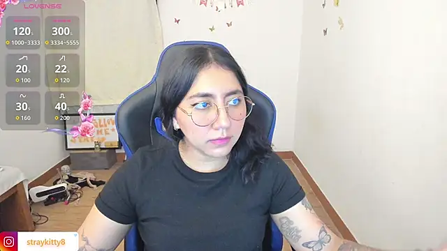 Snapshot of LoveLyy- chatting on 07-30-26, 12:20 LoveLyy- online show from 07-30-26, 12:20