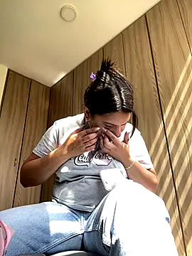 Stefany Bam online show from 12-14-25, 03:39