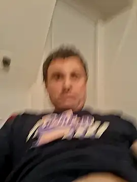 Snapshot of jfro553 chatting on 04-07-26, 04:57 jfro553 online show from 04-07-26, 04:57