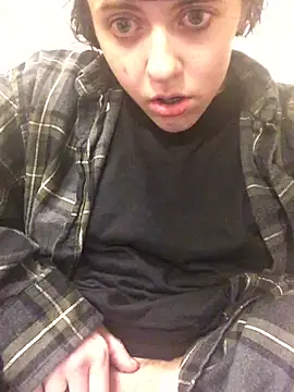 Snapshot of ftmjakeoff chatting on 10-15-25, 04:01 ftmjakeoff online show from 10-15-25, 04:01