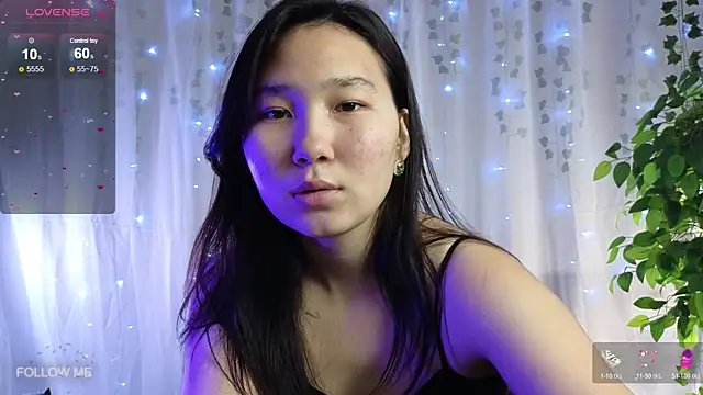 Snapshot of Yoon_Mii chatting on 10-17-25, 12:19 Yoon Mii online show from 10-17-25, 12:19