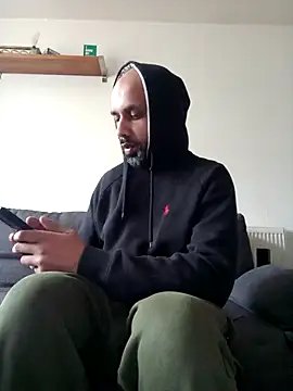 T1T012 online show from 02-01-26, 03:10