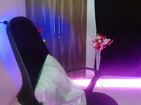 Roiseeee online show from 04-12-26, 04:39