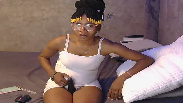 Snapshot of petite_queenx chatting on 10-24-25, 09:55 petite queenx online show from 10-24-25, 09:55