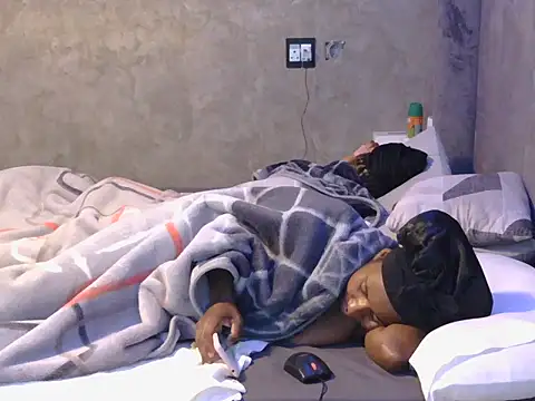 Snapshot of petite_queenx chatting on 10-30-25, 06:26 petite queenx online show from 10-30-25, 06:26