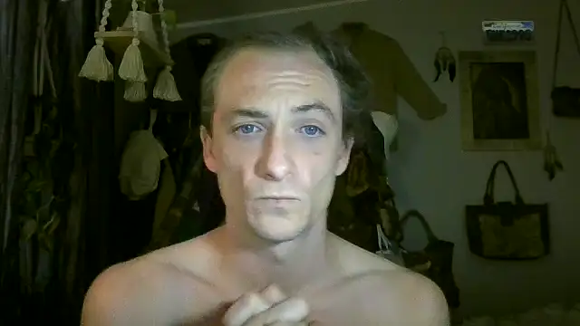 Snapshot of Dubbsssss chatting on 04-17-26, 07:11 Dubbsssss online show from 04-17-26, 07:11